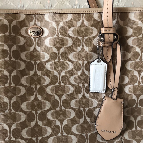 Coach large tote - Picture 2 of 7